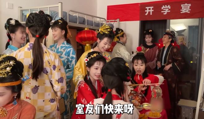 红楼梦》网友：这比胡玫导演得还高级凯发K8国际女大学生“胡导胡演”《(图12)