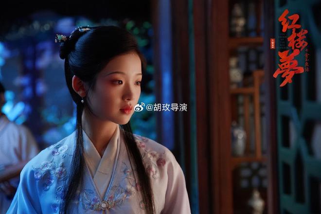 红楼梦》网友：这比胡玫导演得还高级凯发K8国际女大学生“胡导胡演”《(图4)
