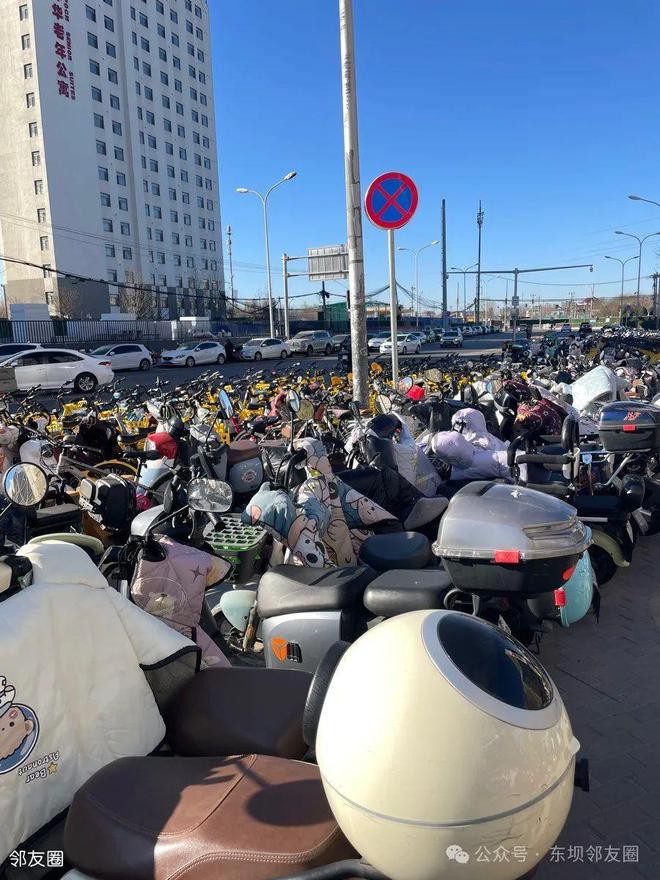 坝“城乡结合部”气质？居民们吵翻了！AG凯发成为马竞合作地铁也拯救不了东(图7)