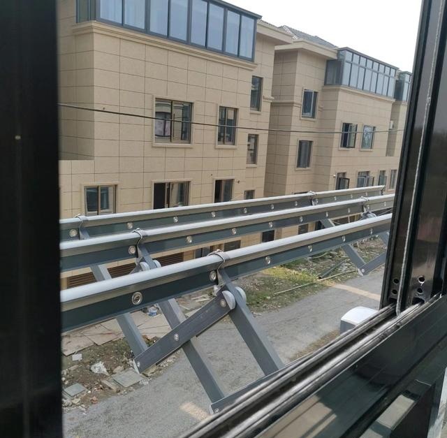 晾衣方案要选一种！以免服的时候头疼K8凯发国际阳台取消晾衣区这6种(图10)