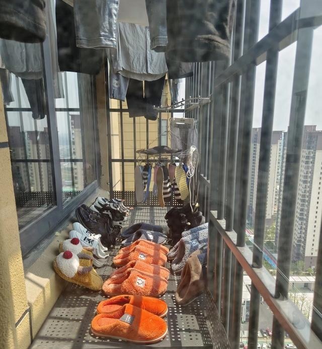 晾衣方案要选一种！以免服的时候头疼K8凯发国际阳台取消晾衣区这6种(图19)