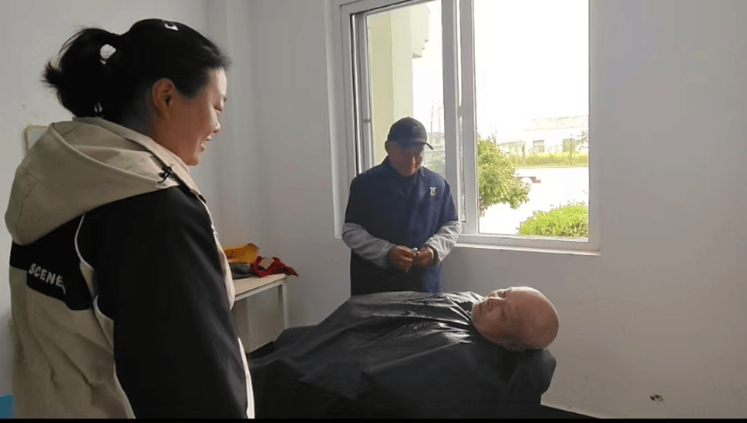 担重任巾帼绽芳华岳丽丽代表：柔肩(图3)